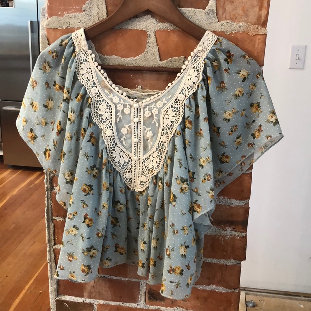 Ezra crop top.